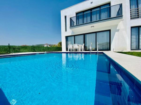 YAYLAKOY ozel havuzlu private villa